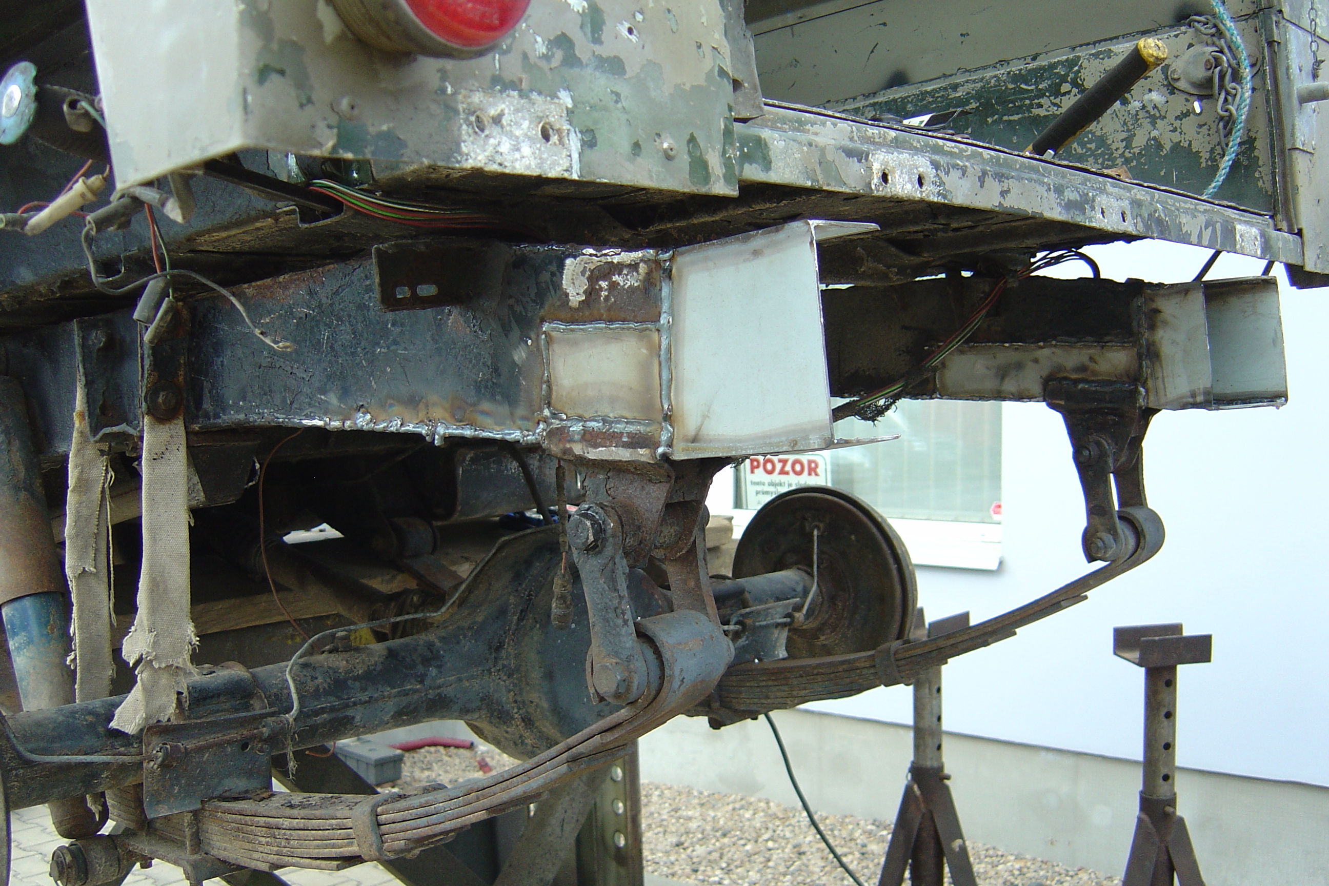 D90