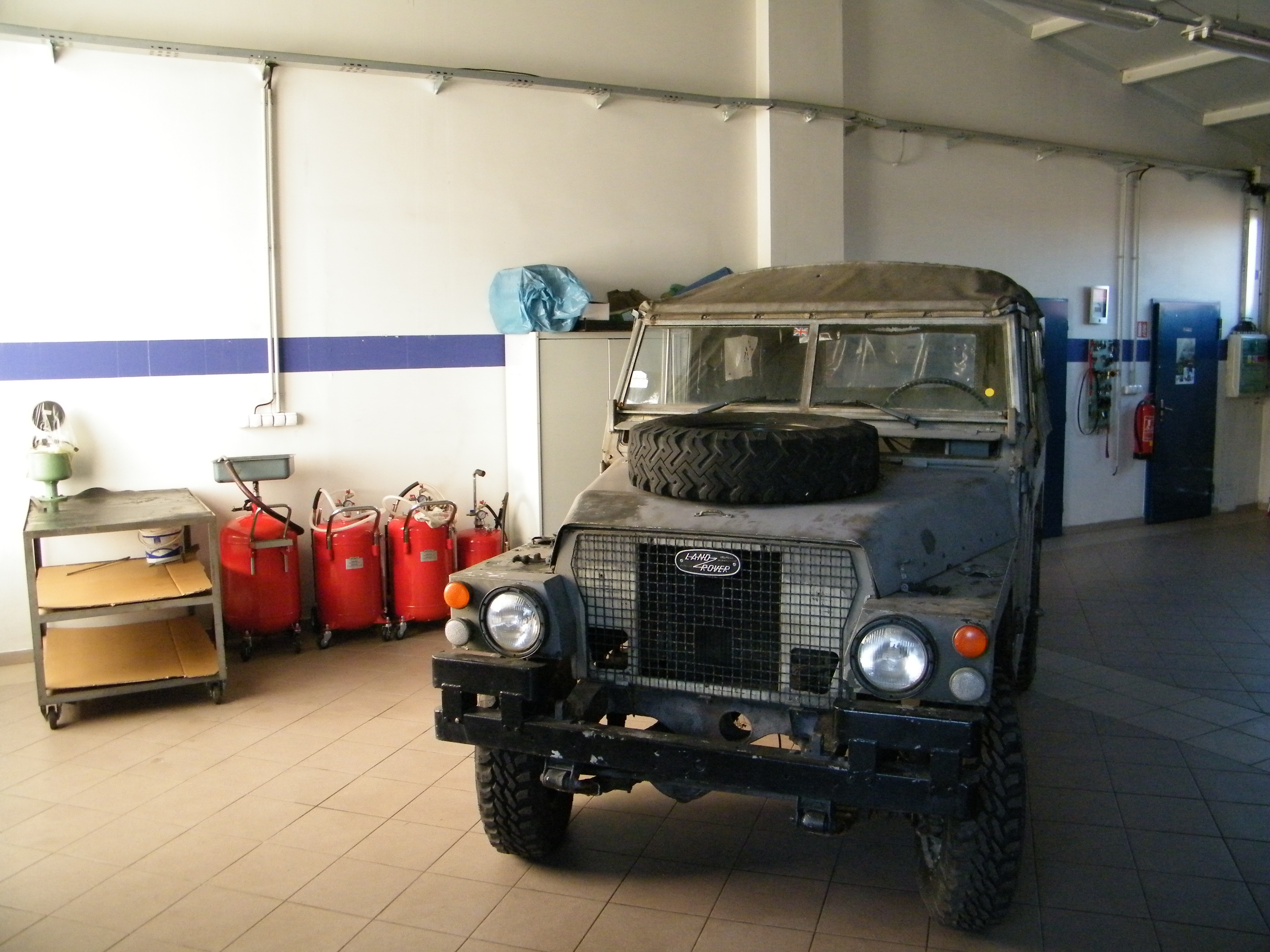 D90