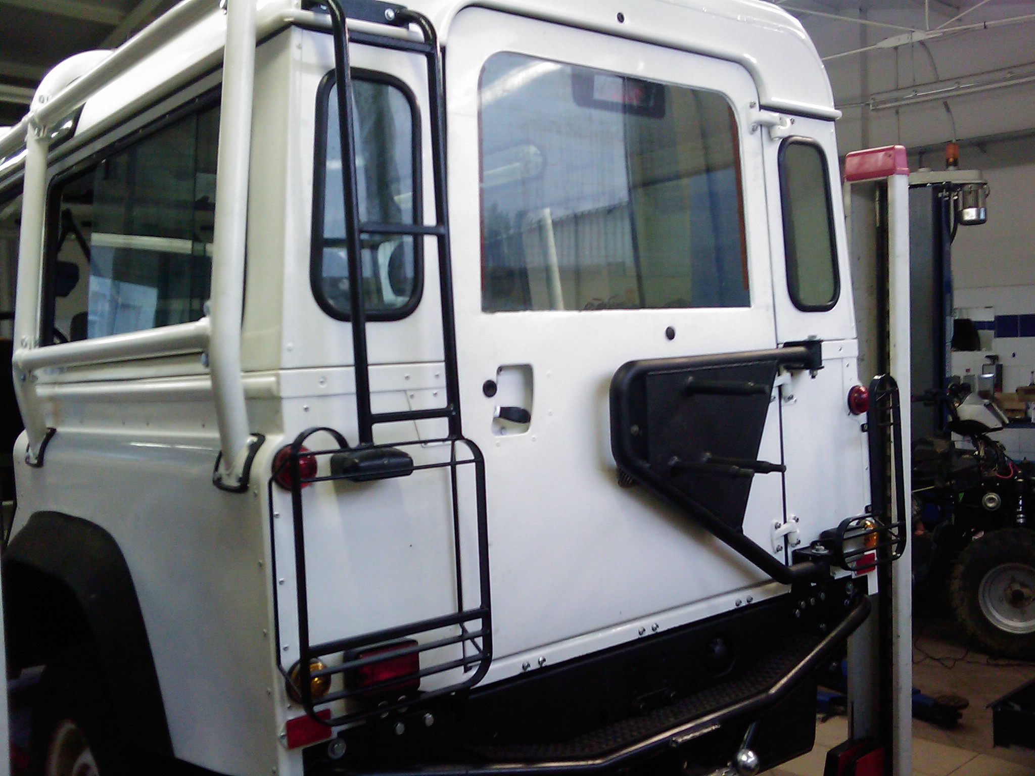 D90