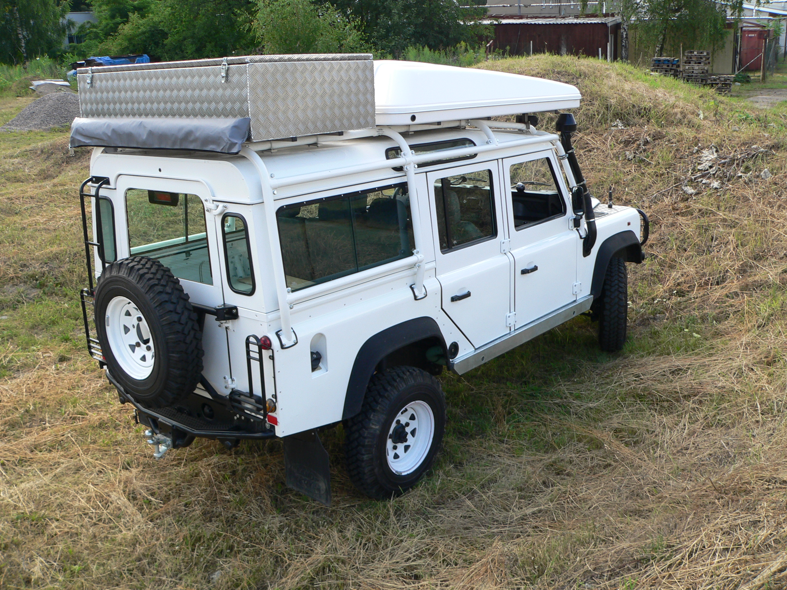 D90