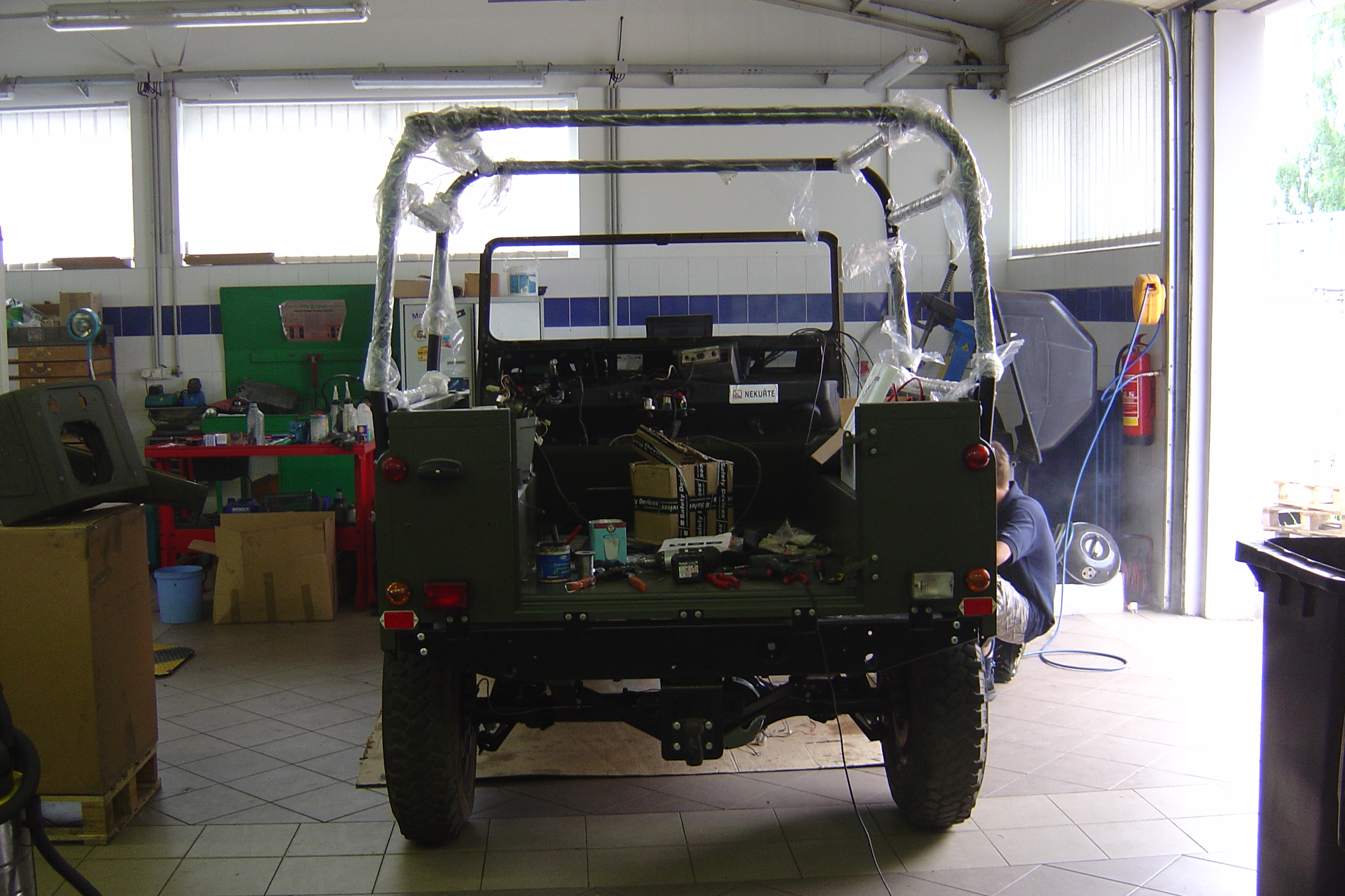 D90
