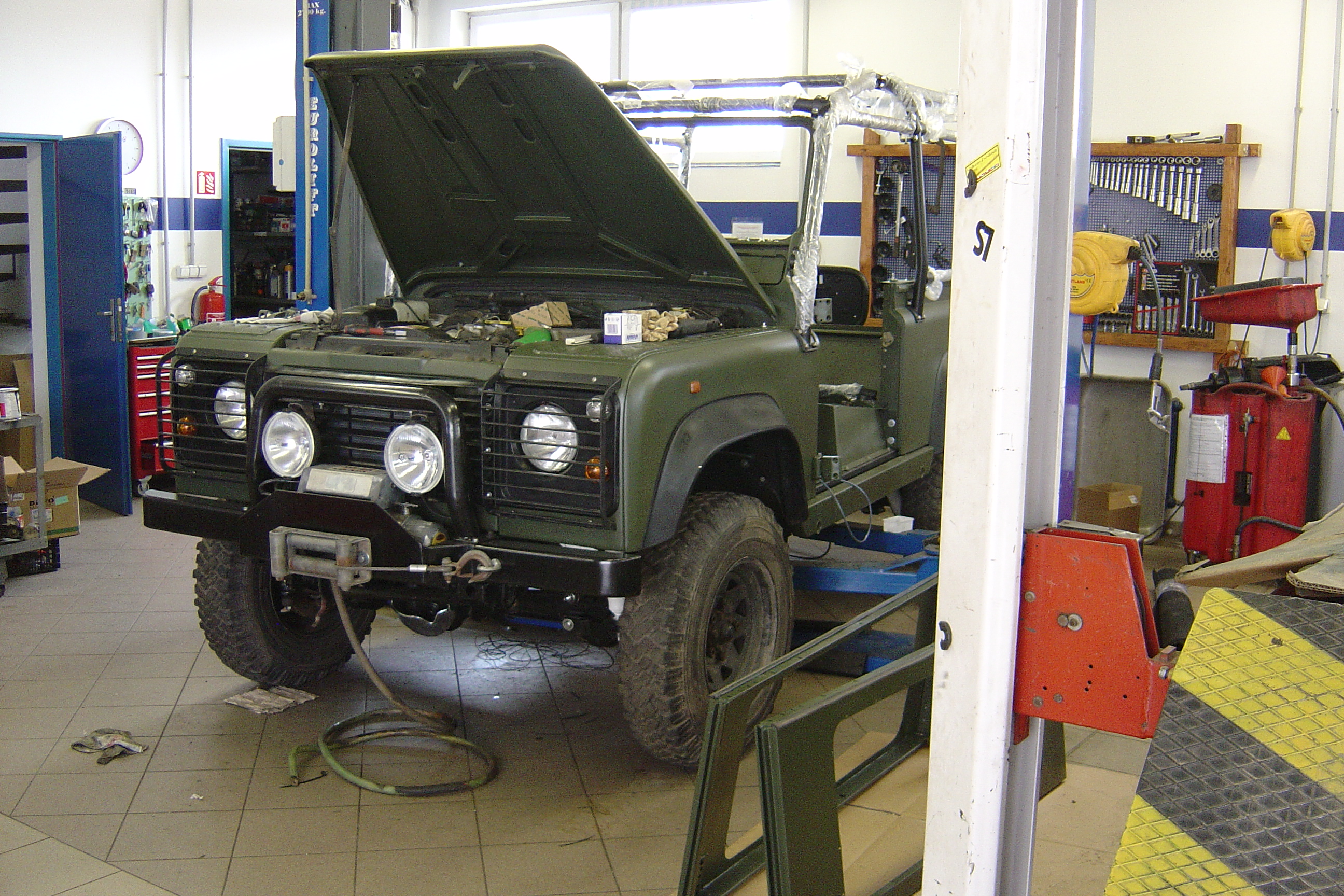 D90