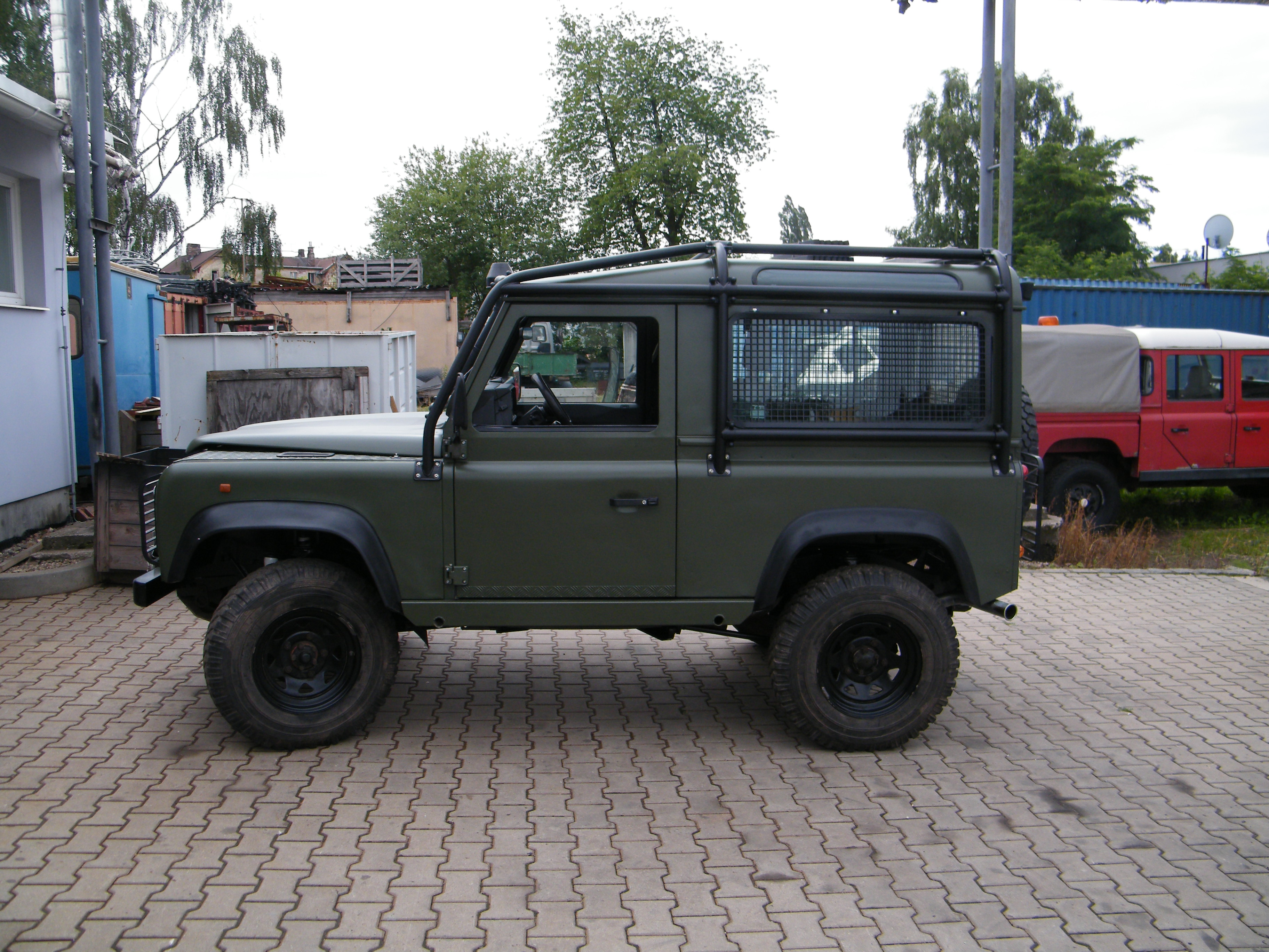 D90