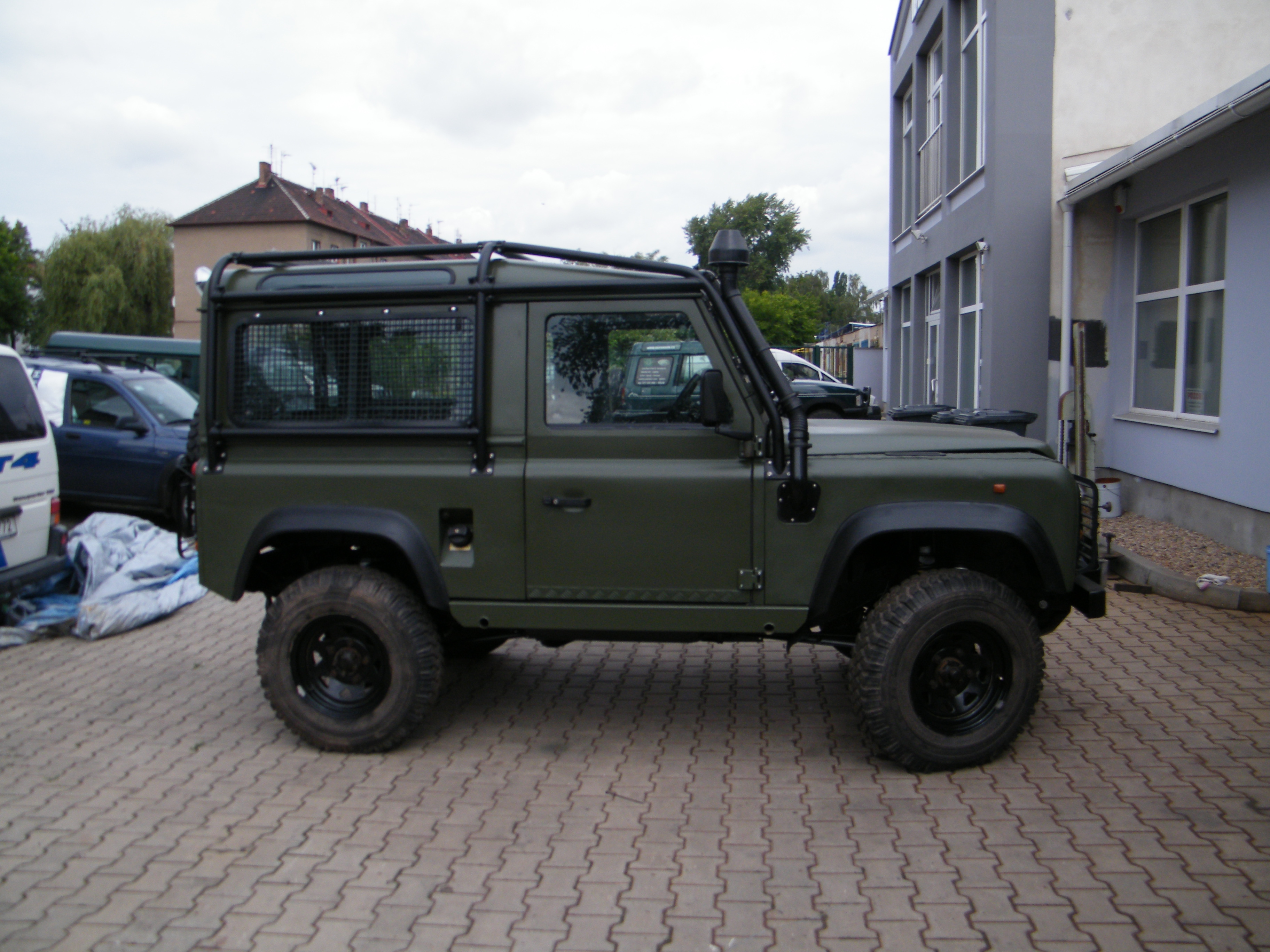D90