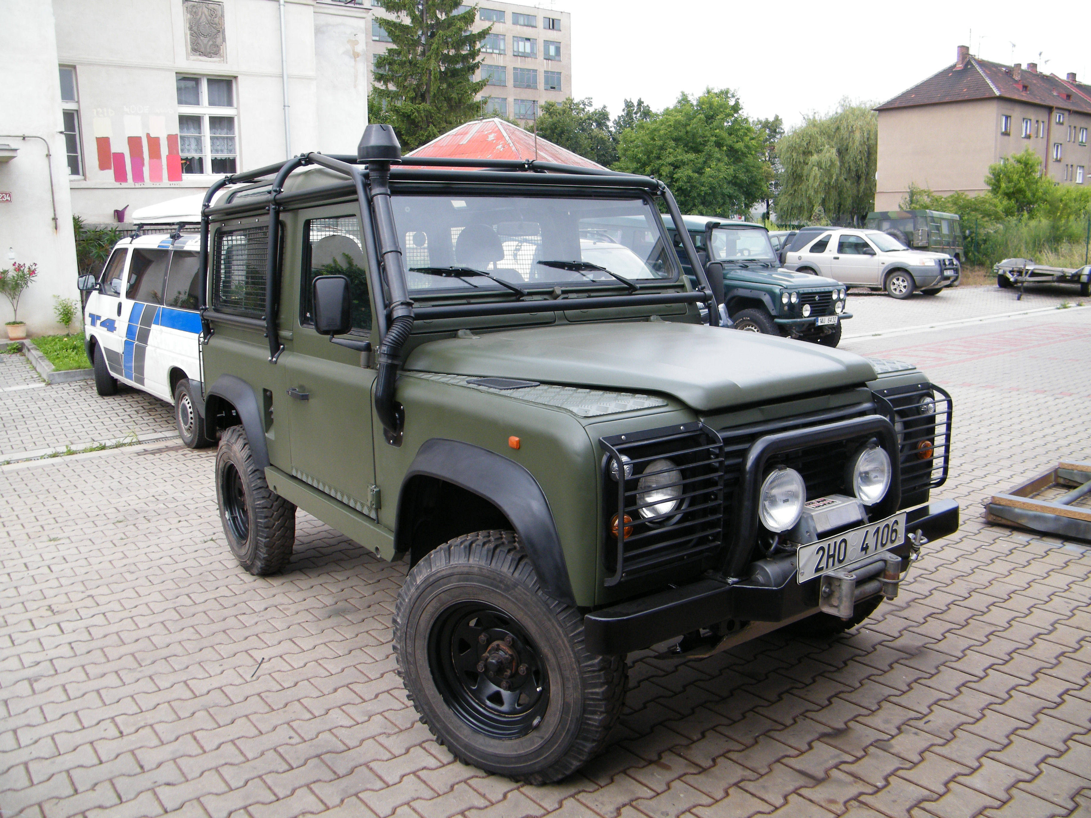 D90