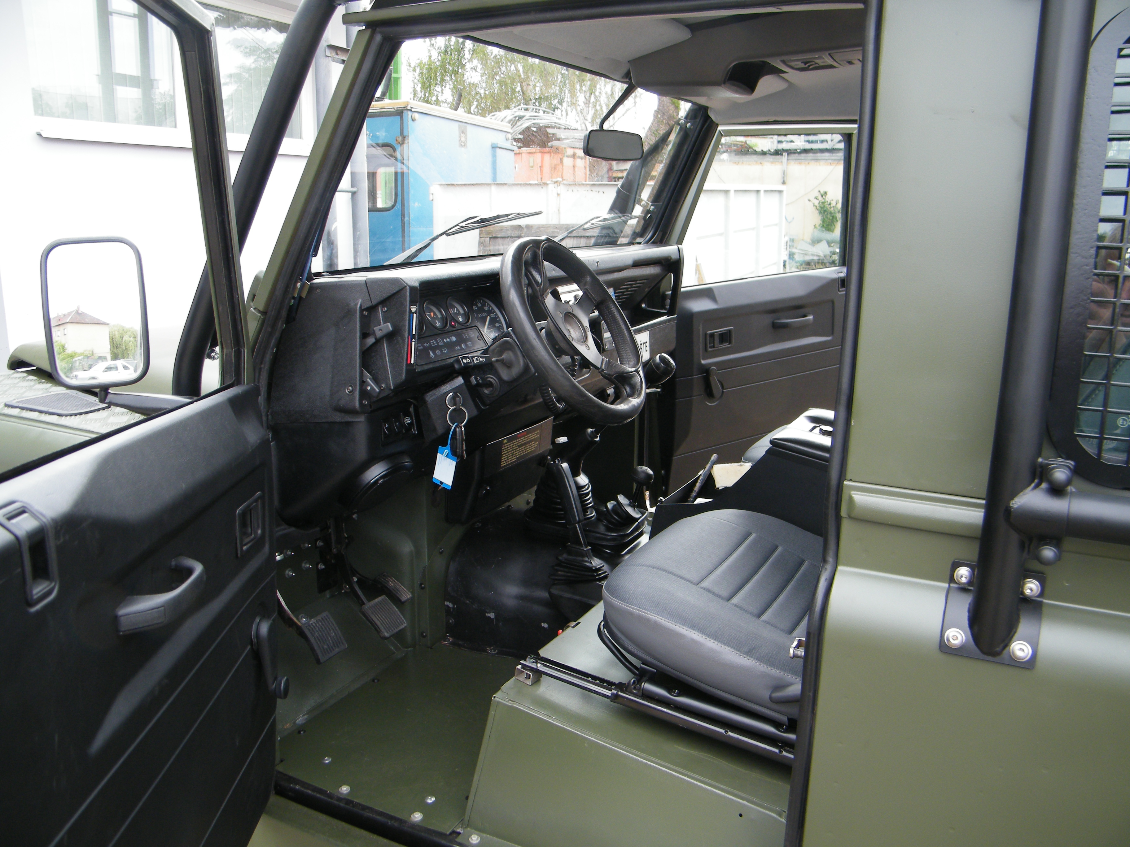 D90