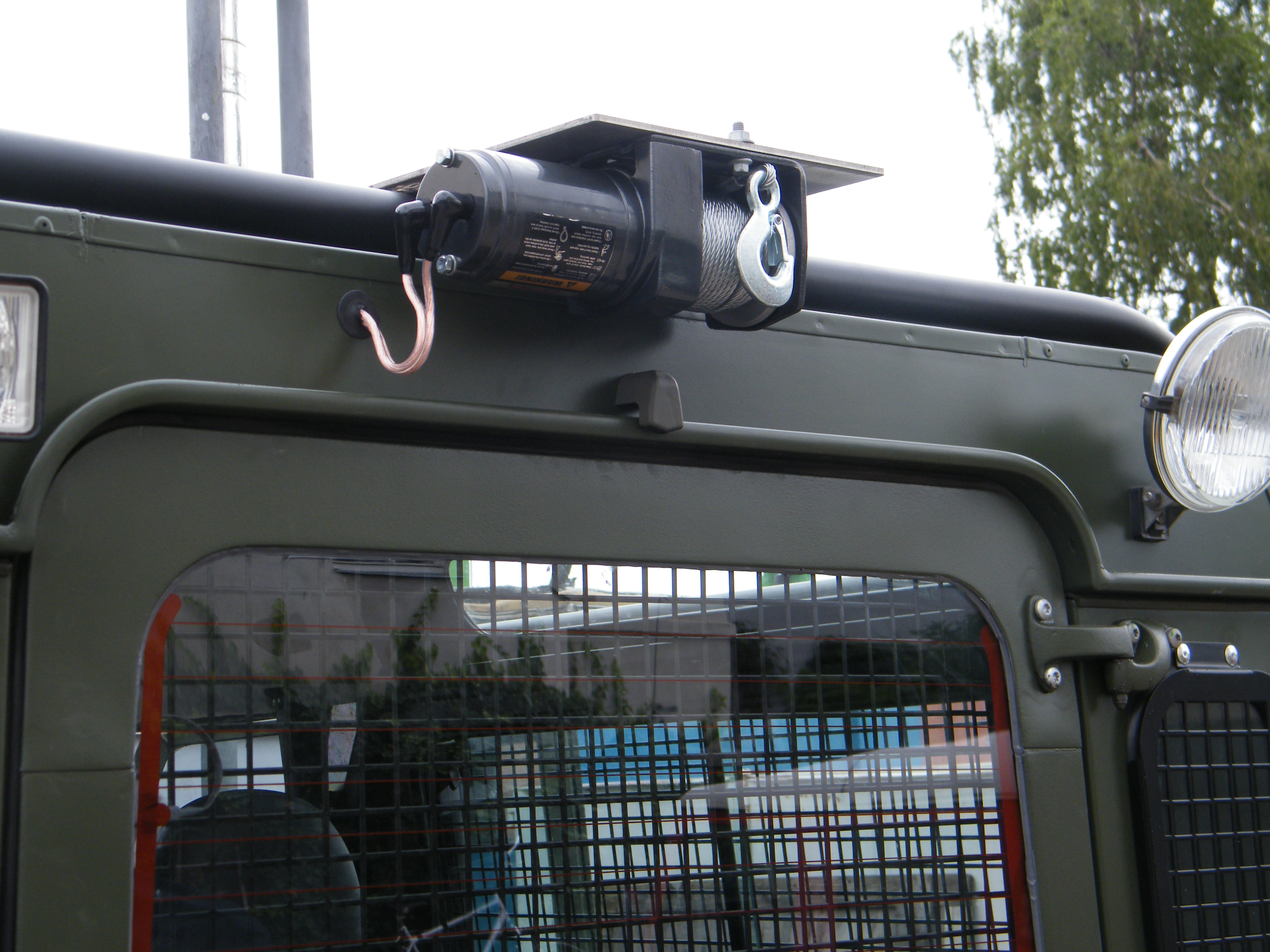 D90